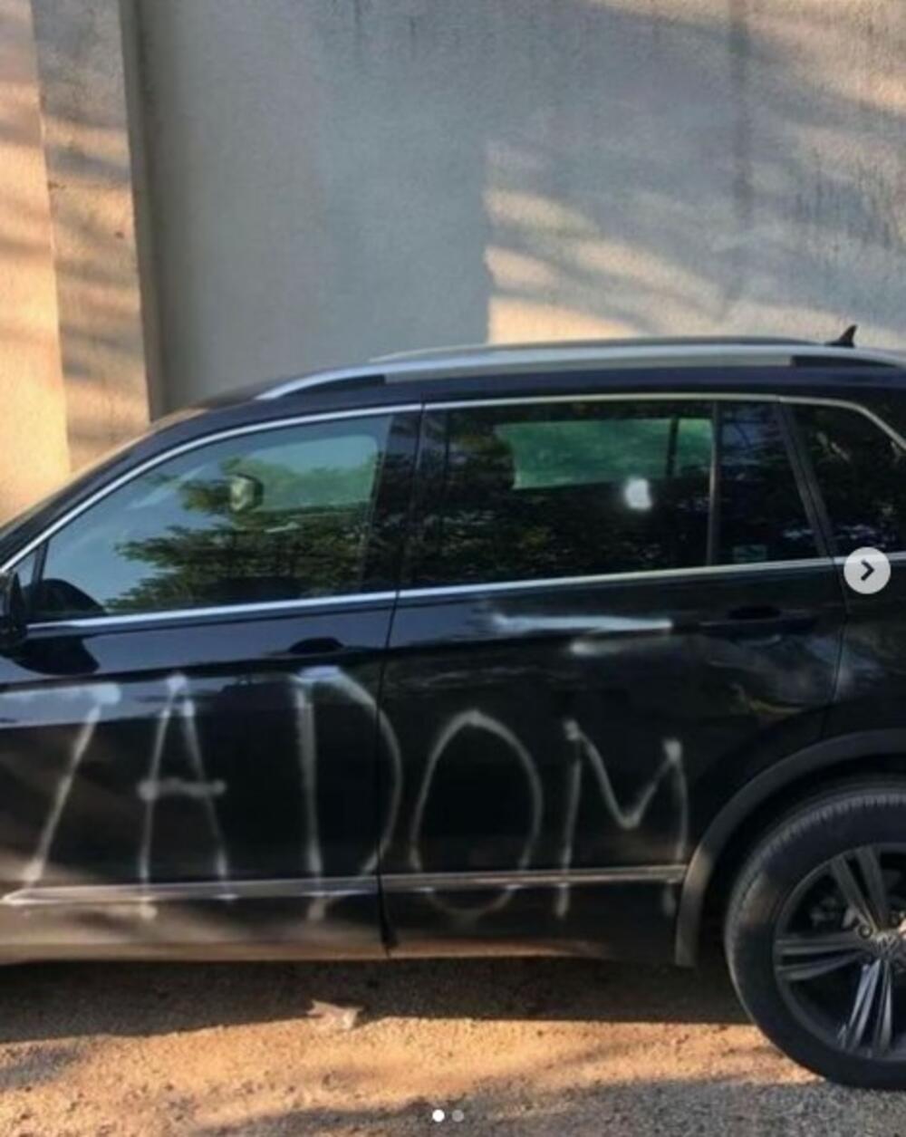 Išarani automobil u Kninu