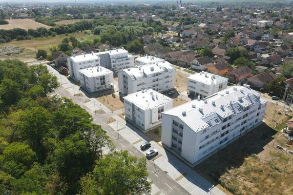 USELJENO 136 PORODICA U STANOVE ZA IZBEGLICE U FUTOGU: Novi Sad obezbedio zemljište za izgradnju i infrastrukturu
