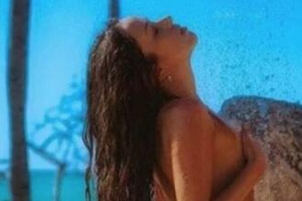 OVAKO IZGLEDA GOLA NEMICA! Skinula sve sa sebe, pa PRIZVALA INFARKT (FOTO)