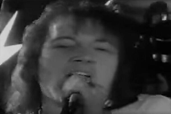 UMRO POZNATI PEVAČ, NACIJA PRIMILA TEŠKE VESTI!