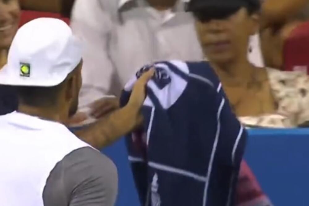 DRAMA NA MEČU NIKA KIRJOSA! Pogodio je lopticom pravo u GLAVU, evo kako se izvukao! (VIDEO)