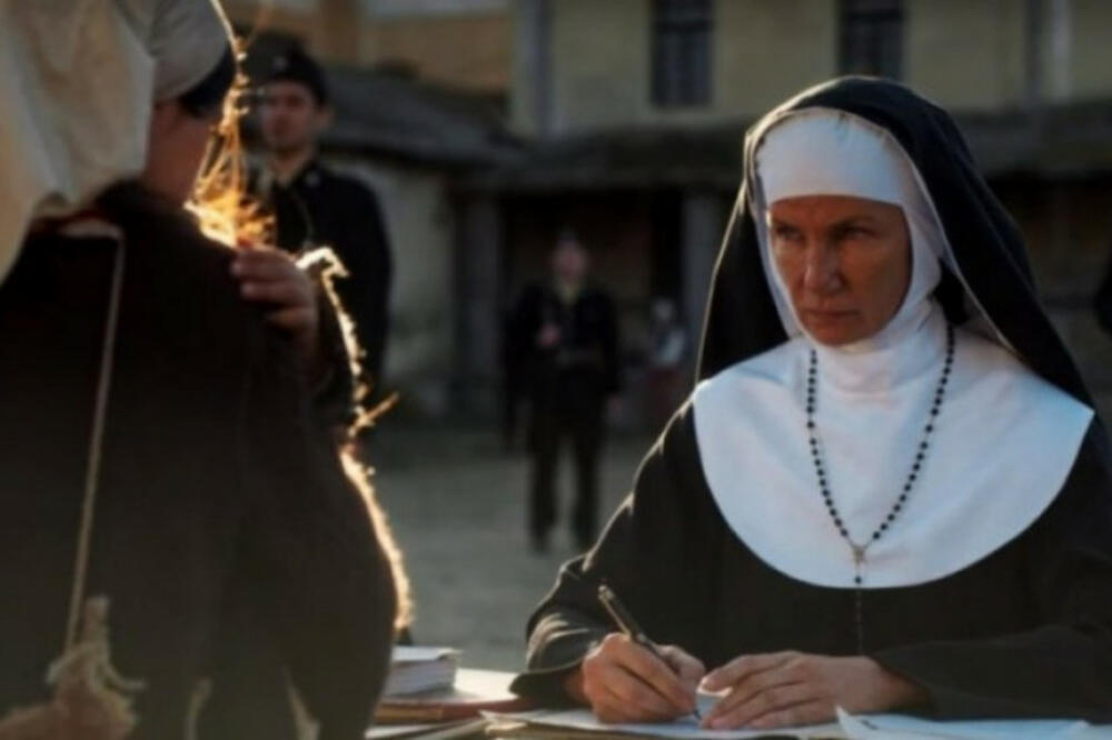 Skinula se časna sestra iz "Dare iz Jasenovca" : Pokazala kako izgleda u bikiniju, kakva bomba! (FOTO)