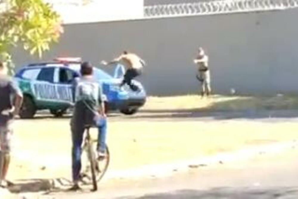 Policija ubila MMA borca: Počeo je da divlja, tukao je ljude, skakao po kolima, a onda su ga upucali (VIDEO)