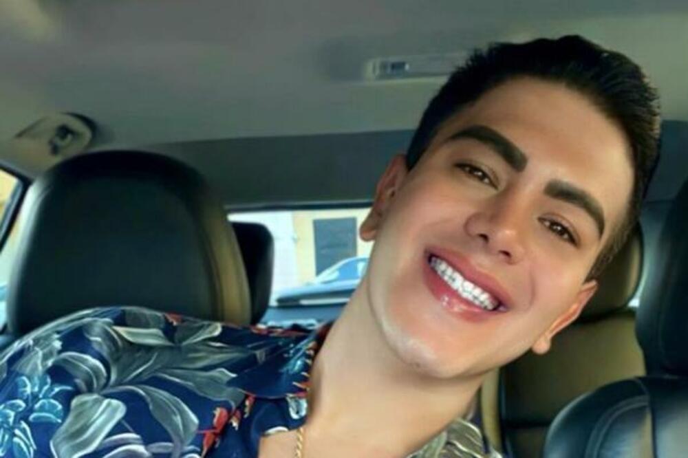 DIREKTOR OSNOVNE ŠKOLE VRELIM FOTKAMA ŠOKIRAO RODITELJE: Odmah je SMENJEN zbog OVOG SADRŽAJA, ŠOK (FOTO)