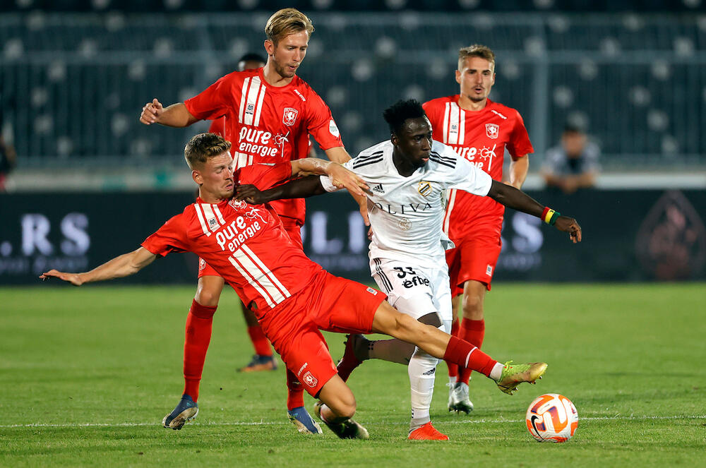 FK Čukarički, FK Tvente, Fudbal