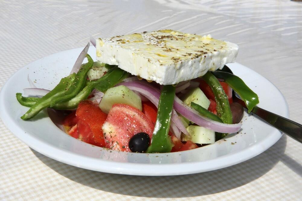 GRCI TAMANE DAKOS SAMO TAKO: Ovo je tradicionalni recept za SALATU od koje ide voda na usta