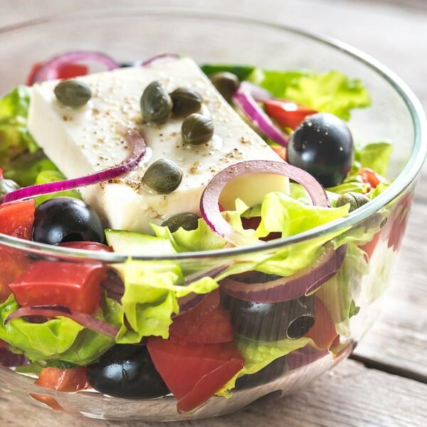 GRCI i SRBI DOBIĆE OSPICE KAD VIDE OVO - Salata od 1.000 dinara u Kataru, a sastojci kiselina i jedan sir (FOTO)