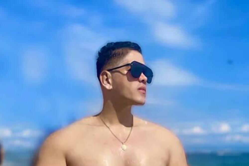 IZAŠLE GOLE SLIKE DIREKTORA ŠKOLE! Smenjen nakon što su MAME URADILE OVO (FOTO)