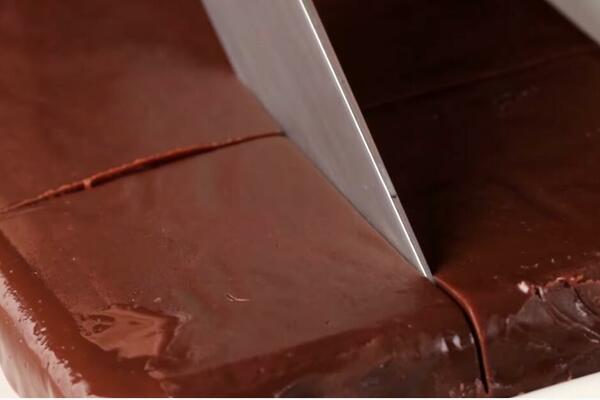 SAVRŠENA KAKAO GLAZURA O KOJOJ STE MAŠTALI: Nikad lakši recept za ČOKOLADNO ZADOVOLJSTVO pravo iz poslastičarnice