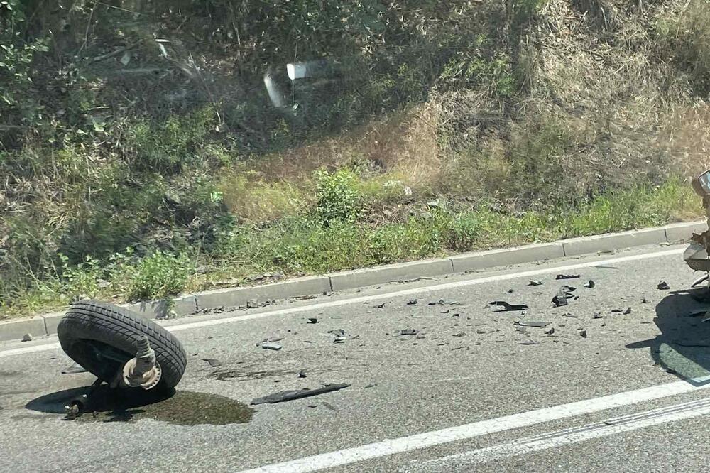 OTPAO MU TOČAK, TRAGEDIJA IZBEGNUTA ZA DLAKU! Teška saobraćajna nezgoda na putu ka Prijepolju (FOTO)
