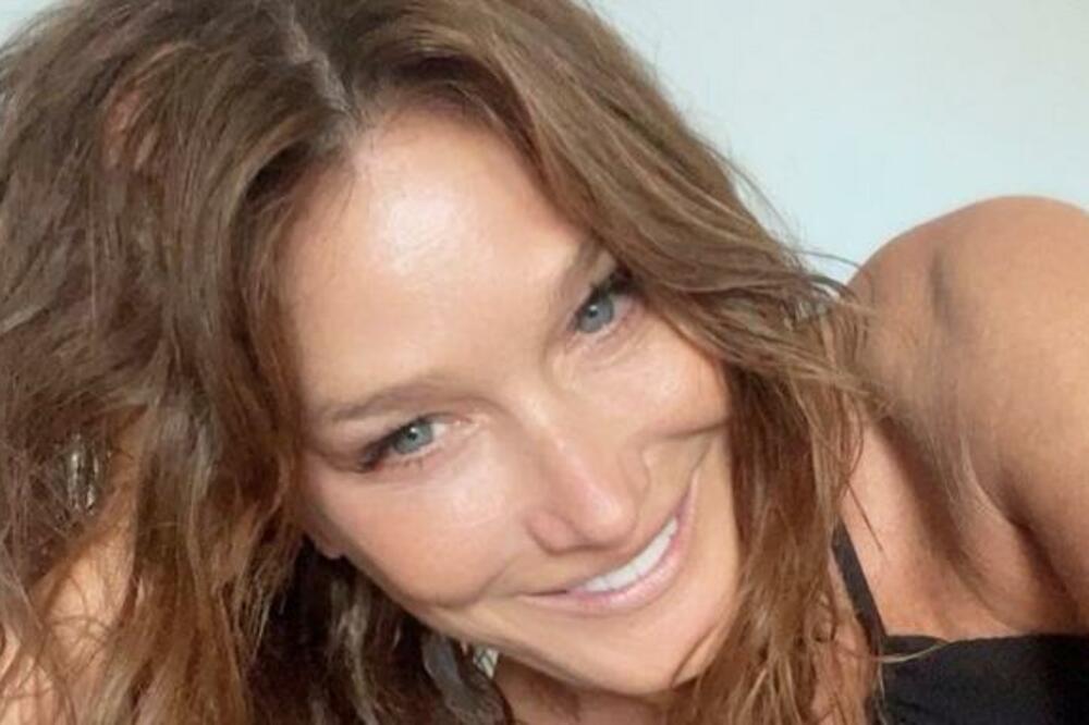 ŽENA BIVŠEG PREDSEDNIKA SPAVALA I SA OCEM I SA SINOM: Jednom od njih je RODILA DETE, i sa 50 godina ona GRMI