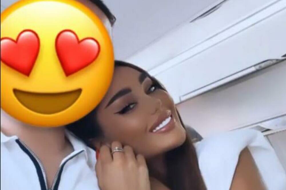 SVI SE PITAJU KO JE MISTERIOZNI SA KOJIM ANA KORAĆ ČEKA DETE: Obelodanjeno čime se bavi, evo KO JE U PITANJU!