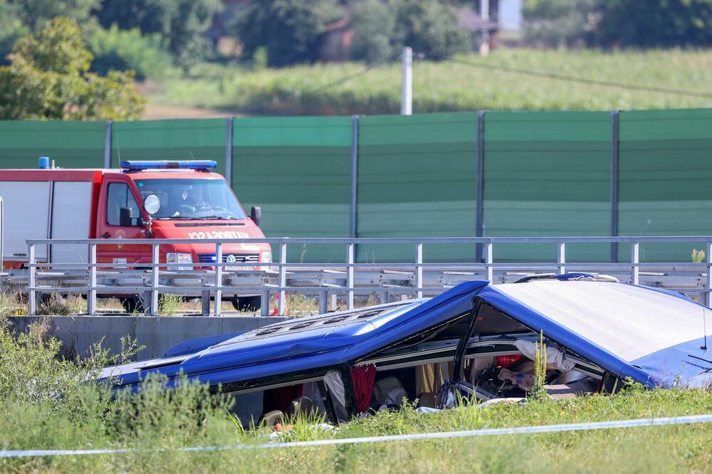 AUTOBUS SLETEO SA PUTA, BROJE SE MRTVI, POVREĐENO VIŠE OD 60: Horor se odigrao na auto-putu A4!