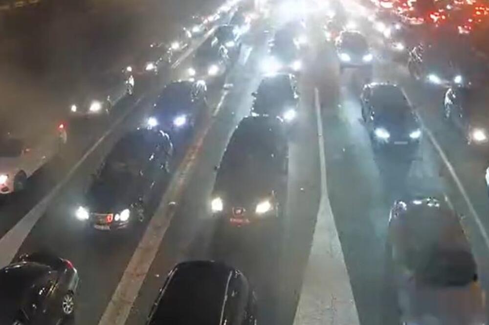 NA OVOM GRANIČNOM PRELAZU ČEKA SE I DO OSAM SATI: Ogromna gužva na izlazu iz Srbije