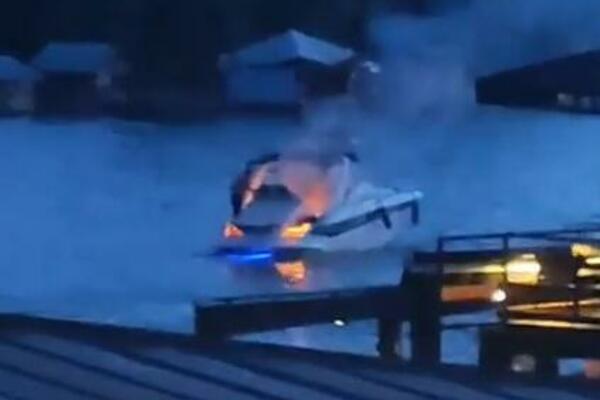 DRAMA NA SAVSKOM KEJU: Zapalio se GLISER, a onda se pojavio HEROJ! (VIDEO)