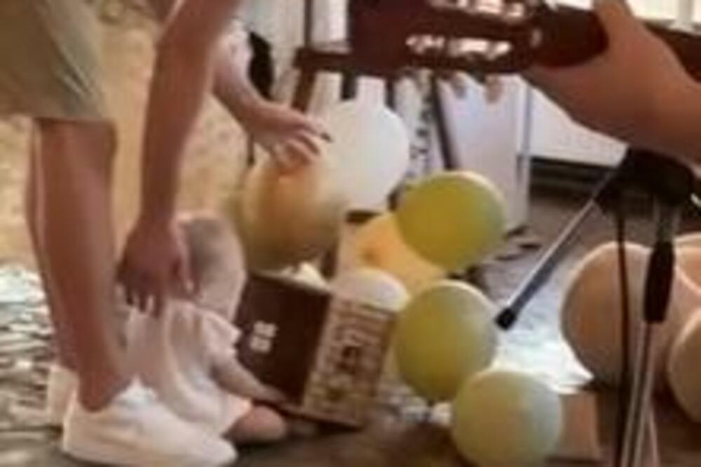 POJAVIO SE SNIMAK: Nikola Jokić u kafani sa ćerkom! (VIDEO)