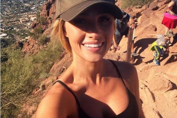 SE*SI NOVINARKA BRANI NOVAKA SVIM SNAGAMA! Baš joj je stalo da igra na US Openu! (FOTO)