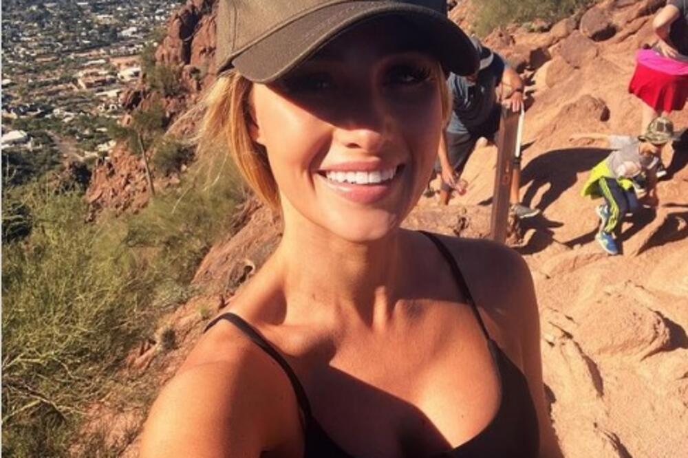 SE*SI NOVINARKA BRANI NOVAKA SVIM SNAGAMA! Baš joj je stalo da igra na US Openu! (FOTO)