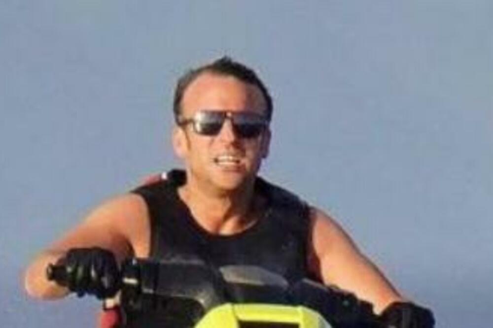 MAKRONOVI ZAPALILI LETO! Sve oči uprte u njihova VRELA tela, 1 privlači POSEBNU pažnju! (FOTO)