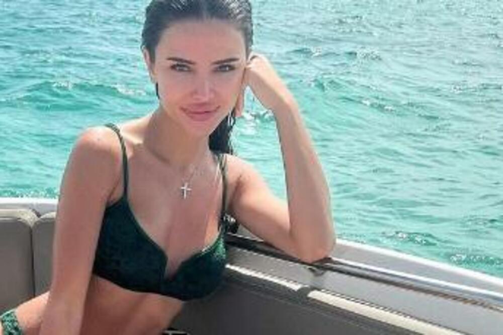 ONA JE NAJPLAĆENIJA LJUBAVNICA NA SVETU! Radeći ovo dnevno dobija i po 5.000 evra