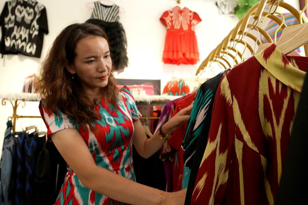 ETLES SVILA U SINĐIJANGU: Poznata po šarenim bojama (VIDEO)