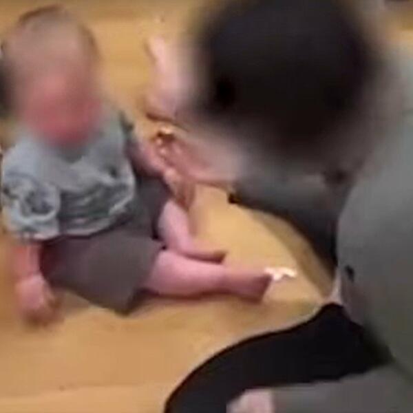 SNIMAK BEBE OD KOJEG SE DIŽE KOSA NA GLAVI: Roditelji su odmah uhapšeni, horor (ŠOK VIDEO)