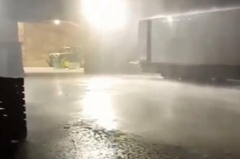 JAKO NEVREME POGODILO LOZNICU: Ulice POTOPLJENE, voda ušla i u ZGRADE