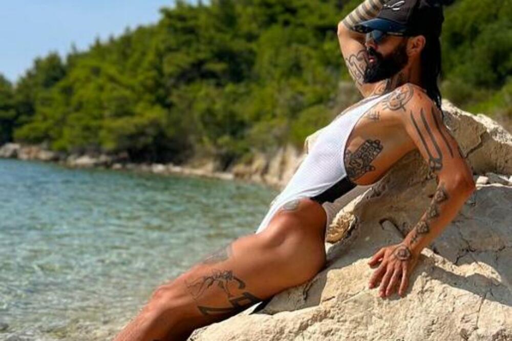 BOSANAC SE SKINUO I RASPALIO INTERNET! Najkontroverznija slika diže na noge (FOTO)