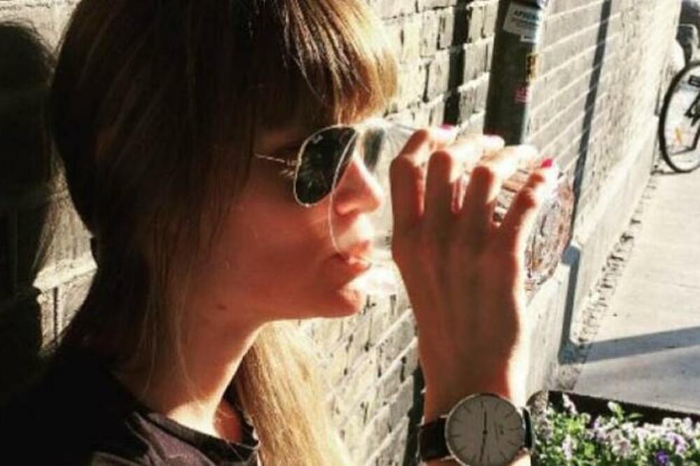 "MUŠKARCI SU SE REĐALI NA MENI, NAJAVLJIVALI SU SLEDEĆEG": Opisala SILOVANJE od strane grupe muškaraca, POTRESNO