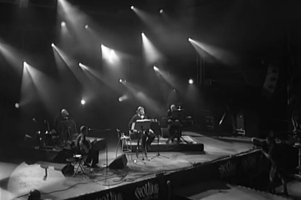 NAPUSTIO NAS POZNATI PEVAČ, DRŽAVU POTRESLA NAJCRNJA VEST