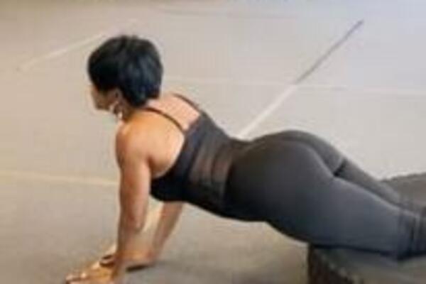 BOŽE KAKVA GU*A: Srbi lude za OVOM FITNES INSTRUKTORKOM, SPREDA I POZADI KAO PRAĆKA (FOTO)