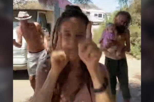 RADILA TO SA BIVŠIM I SADAŠNJIM U KOMBIJU: Gore društvene mreže, nisu se ZAUSTAVLJALI! (VIDEO)