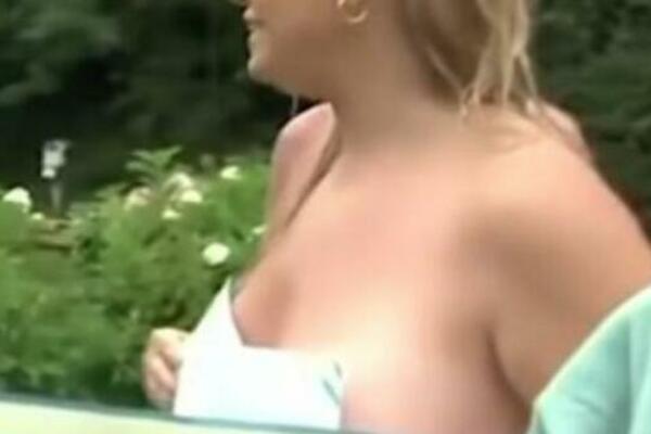 VODITELJKA JUTARNJEG SE SKINULA PRED GLEDAOCIMA! Frapirala sve, POTPUNO JE NAGA (FOTO)