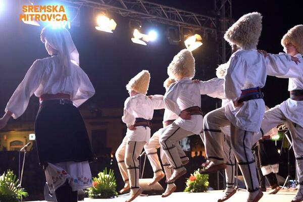 SUTRA POČINJE NAJZNAČAJNIJI FESTIVAL U SRBIJI: Svi ljubitelji folklora naći će se u Sremskoj Mitrovici
