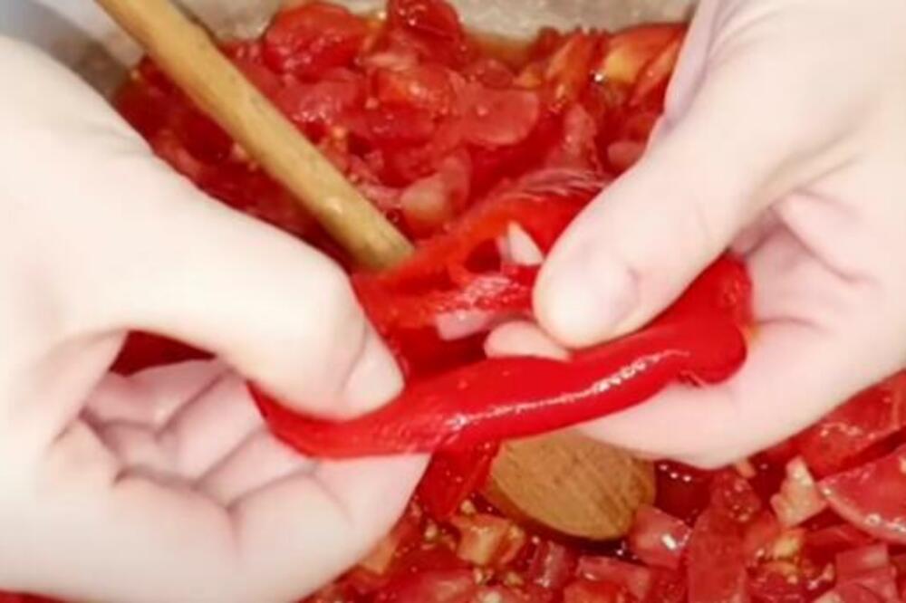 TUČENI PINĐUR, SAN SVAKE DOMAĆICE ZA DOBRU ZIMNICU: Ključ je u SASOJKU, koji MAKEDONKE kriju ko ZMIJA NOGE