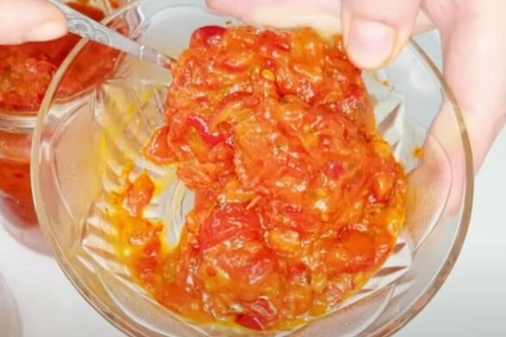 SAMO SRPKINJE ZNAJU DA JE OVO BOLJE I OD AJVARA: Starinski RECEPT za domaći NAMAZ od OMILJENOG srpskog POVRĆA