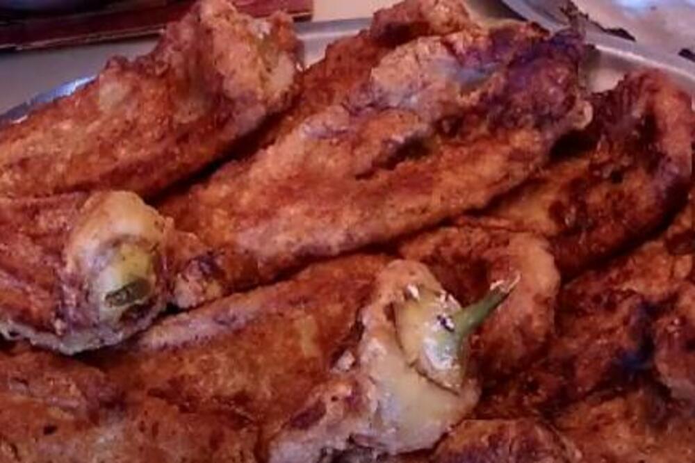 OVAKO SE NA JUGU SRBIJE PUNE PAPRIKE: Ručak iz RERNE za samo 300 DINARA (RECEPT)
