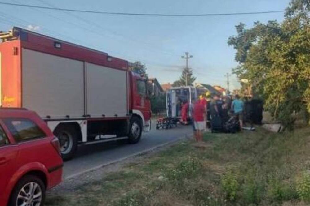 IZGUBIO KONTROLU NAD AUTOM, PA SLETEO S PUTA: Teška NESREĆA kod Kikinde, intervenisali i VATROGASCI! (FOTO)