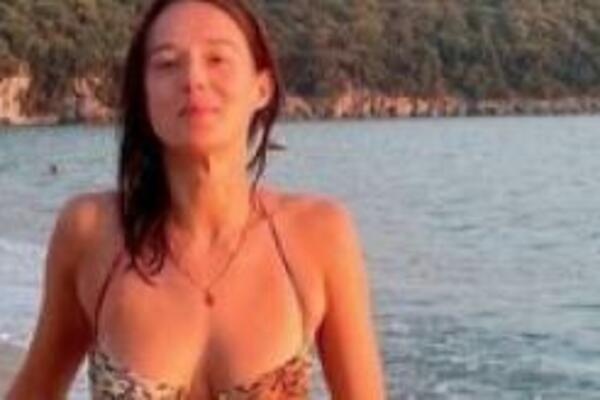 IZAŠLA GOLA SLIKA MILENE RADULOVIĆ! Smejući se pokazala kakve ima (FOTO)