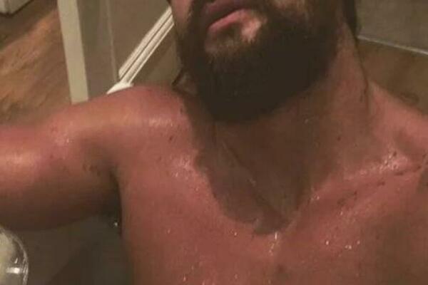 GLUMAC SKROZ GO PRONAĐEN U ZAMRZIVAČU! Fanovi zatečeni PRIZOROM (VIDEO)