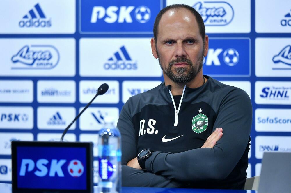 ČEKA GA VELIKA KAZNA ZA LOŠE PONAŠANJE! Gestikulirao rukama kao da su mu vezane! (FOTO)