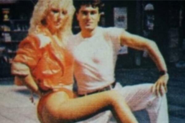 BRENA SE SLIKALA SA NJIM DOK JE BIO NIKO I NIŠTA! Pre nego što je postao VELIKA ZVEZDA, bio je u njenim SPOTOVIMA!