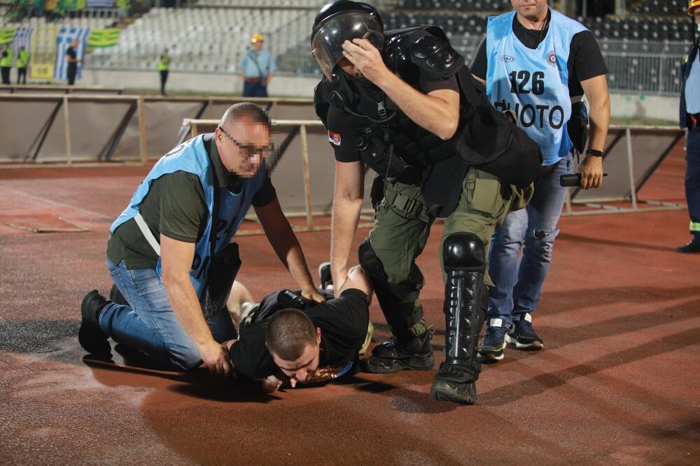 Fottoreporteri, Partizan - AEK Larnaka, Navijač Partizana