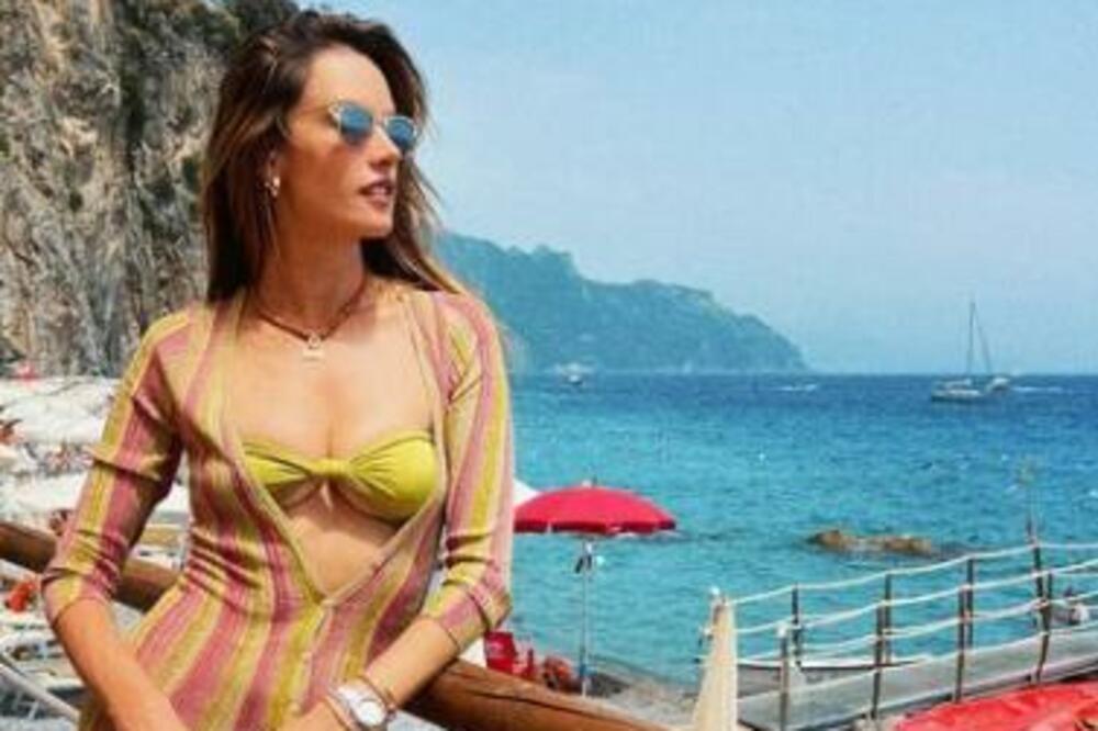 ALEKSANDRA AMBROSIO ZAPALILA BUDVU! Viktorijin anđeo MAMILA PROVOKACIJOM na plaži, niko nema BOLJE TELO! (FOTO)