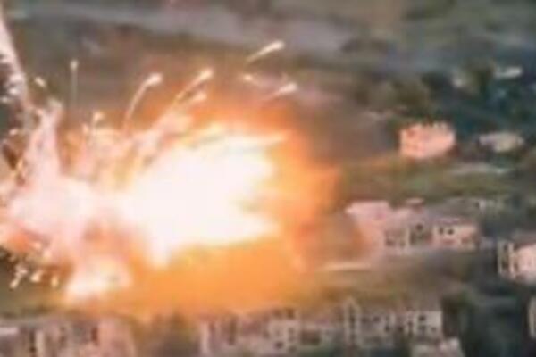 RUSI ZADAJU BRTUALNI UDARAC! Snimak iz DONJECKA govori 1000 reči! (VIDEO)