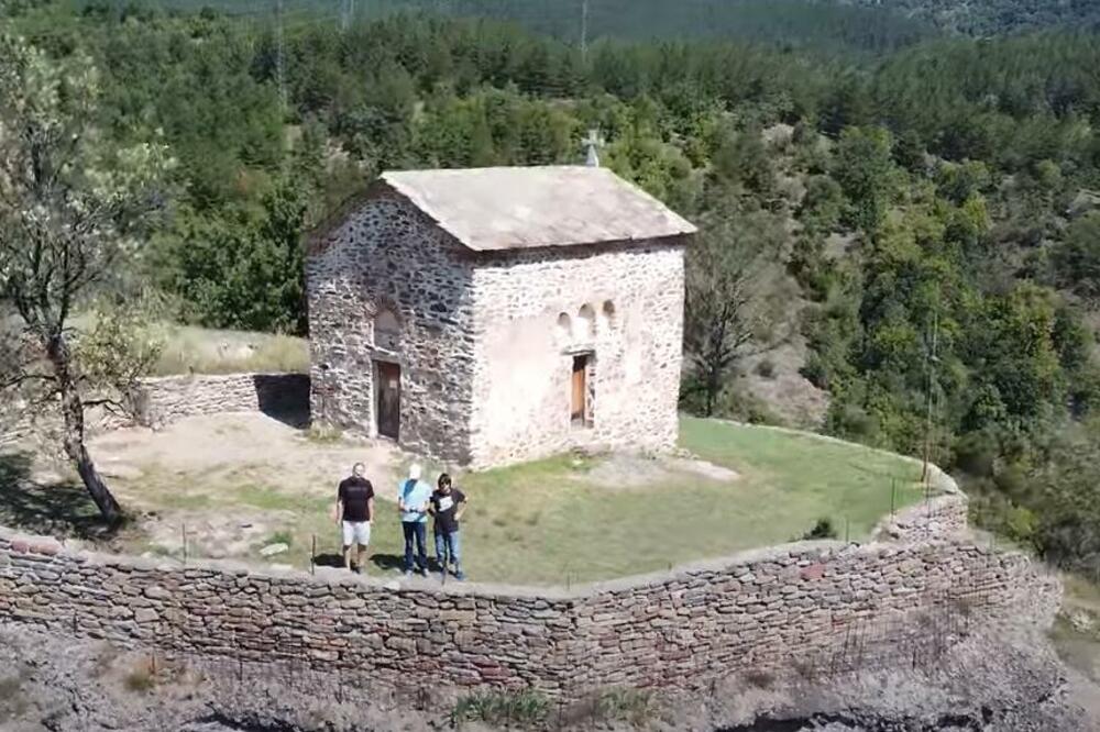 VERUJE SE DA JE OVA SRPSKA CRKVA UKLETA, ALI DA U NJOJ POSTOJI JEDAN LEK! Odavno se tu niko ne venčava i ne krsti