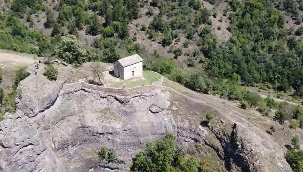 Vražiji kamen, Bogorodičina crkva
