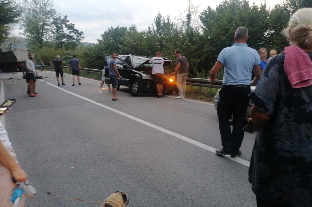STRAŠNA NESREĆA NA AUTOPUTU NIŠ-BEOGRAD! Pet povređenih, među njima trudnica