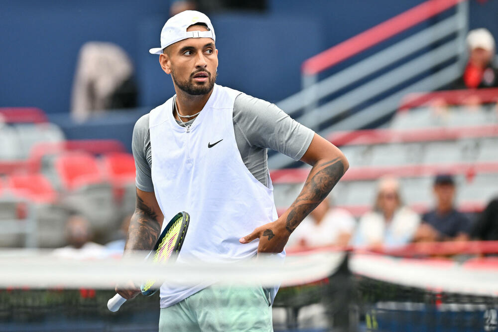 NIJE MOGLO DA MU PROMAKNE: Kirjos namirisao drogu usred meča!(VIDEO)