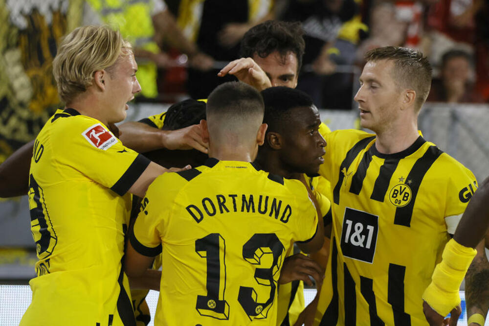 DORTMUND POSLE PREOKRETA DO NOVIH BODOVA: Borusija u furioznom finišu prelomila meč!